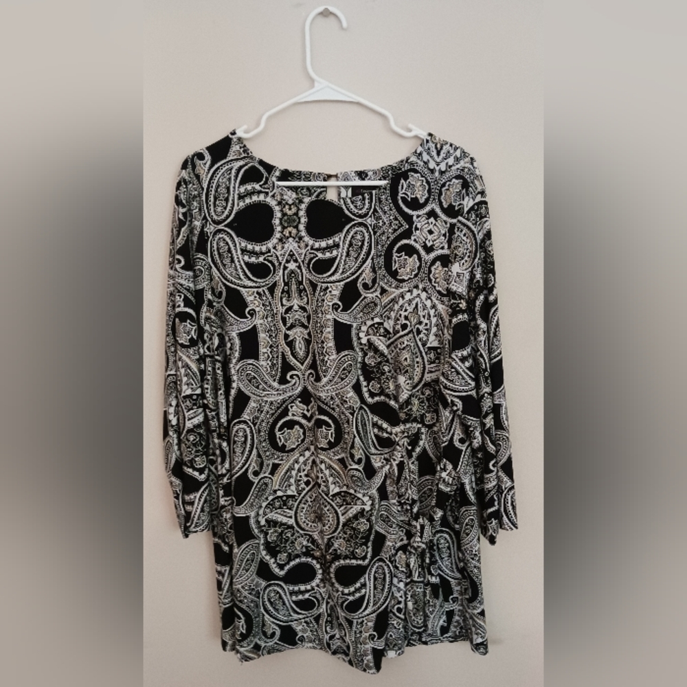Cocomo Woman's Top -Black, White & Gold -Sz2X